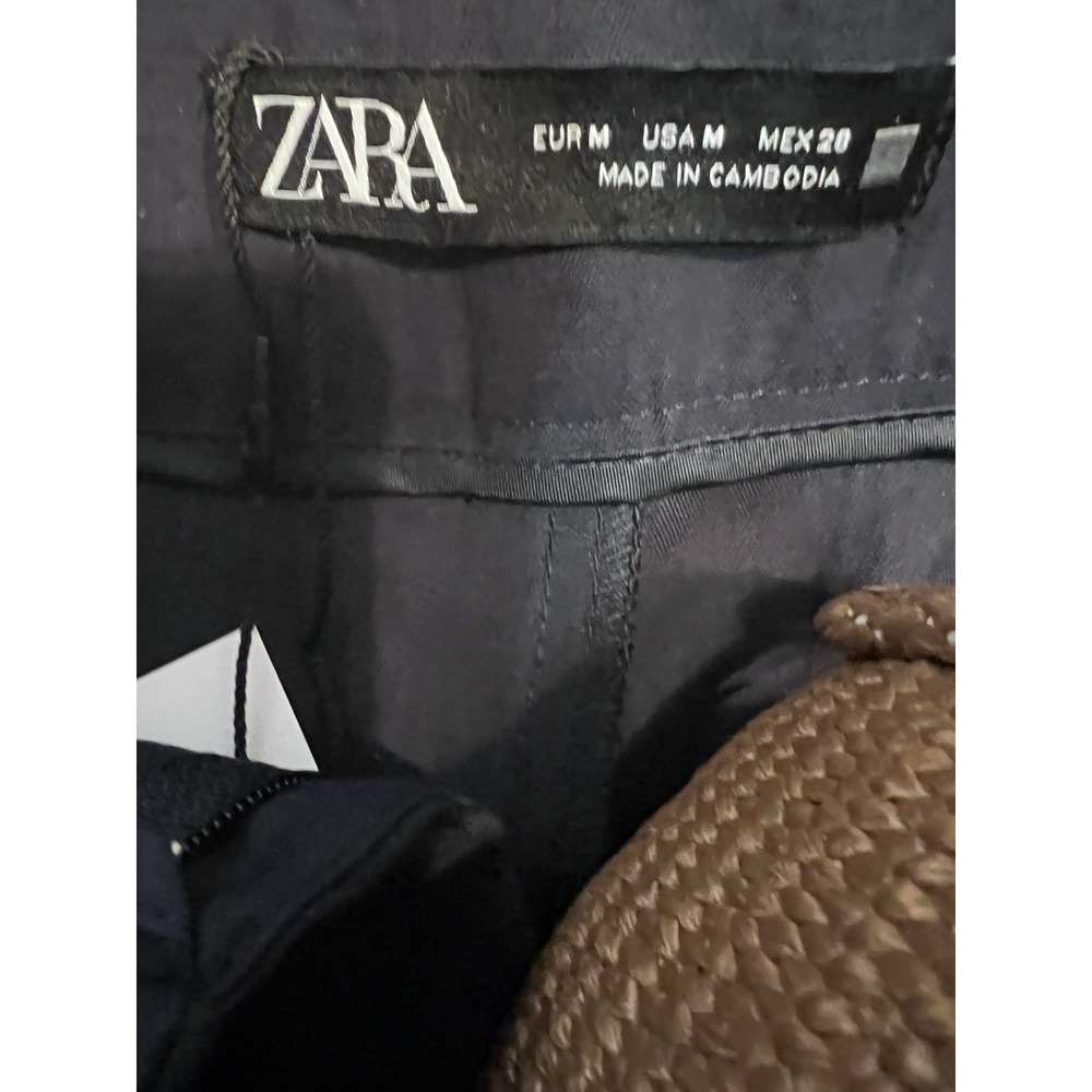 Zara Navy Blue High-Waist Shorts with Tan Belt - Picture 9 of 10